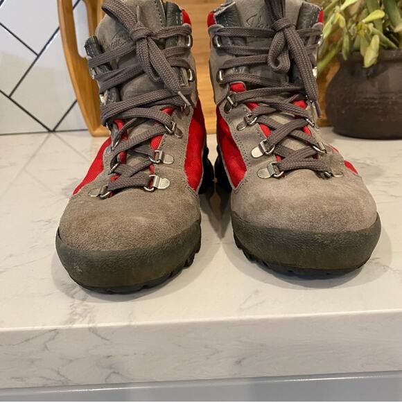 Vintage Vasque Hiking Boots Made in Italy Ankle Suede Gray Skywalk size 7.5 - Picture 2 of 15